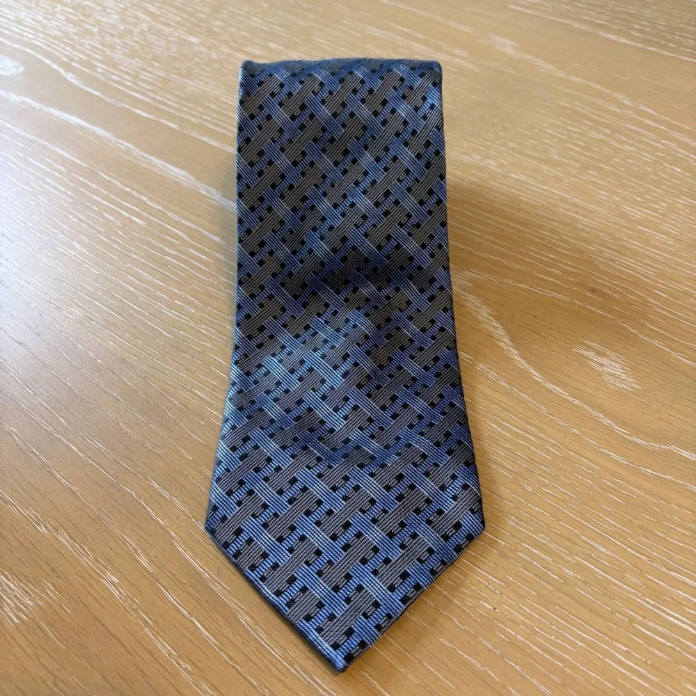 Kenneth Cole New‎ York Mens Blue Black Woven Geometric Silk Necktie Handmade